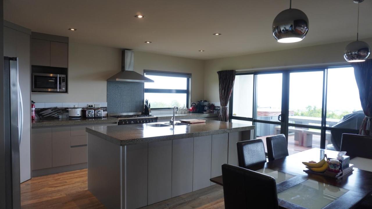 White House Bed & Breakfast Paraparaumu Ngoại thất bức ảnh