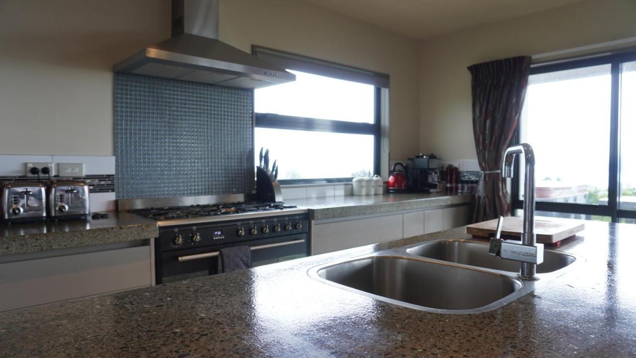 White House Bed & Breakfast Paraparaumu Ngoại thất bức ảnh