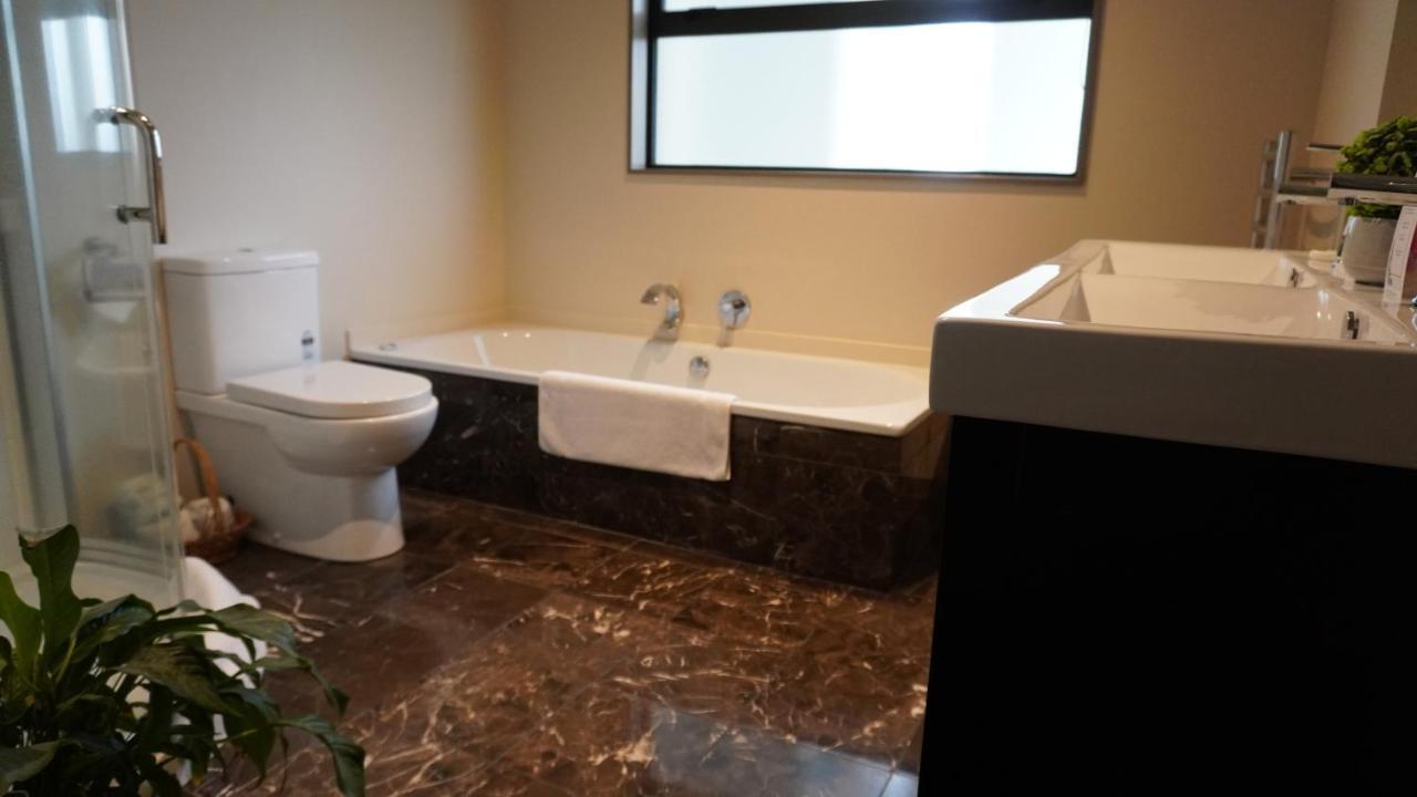 White House Bed & Breakfast Paraparaumu Ngoại thất bức ảnh