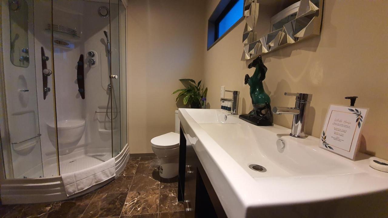 White House Bed & Breakfast Paraparaumu Ngoại thất bức ảnh