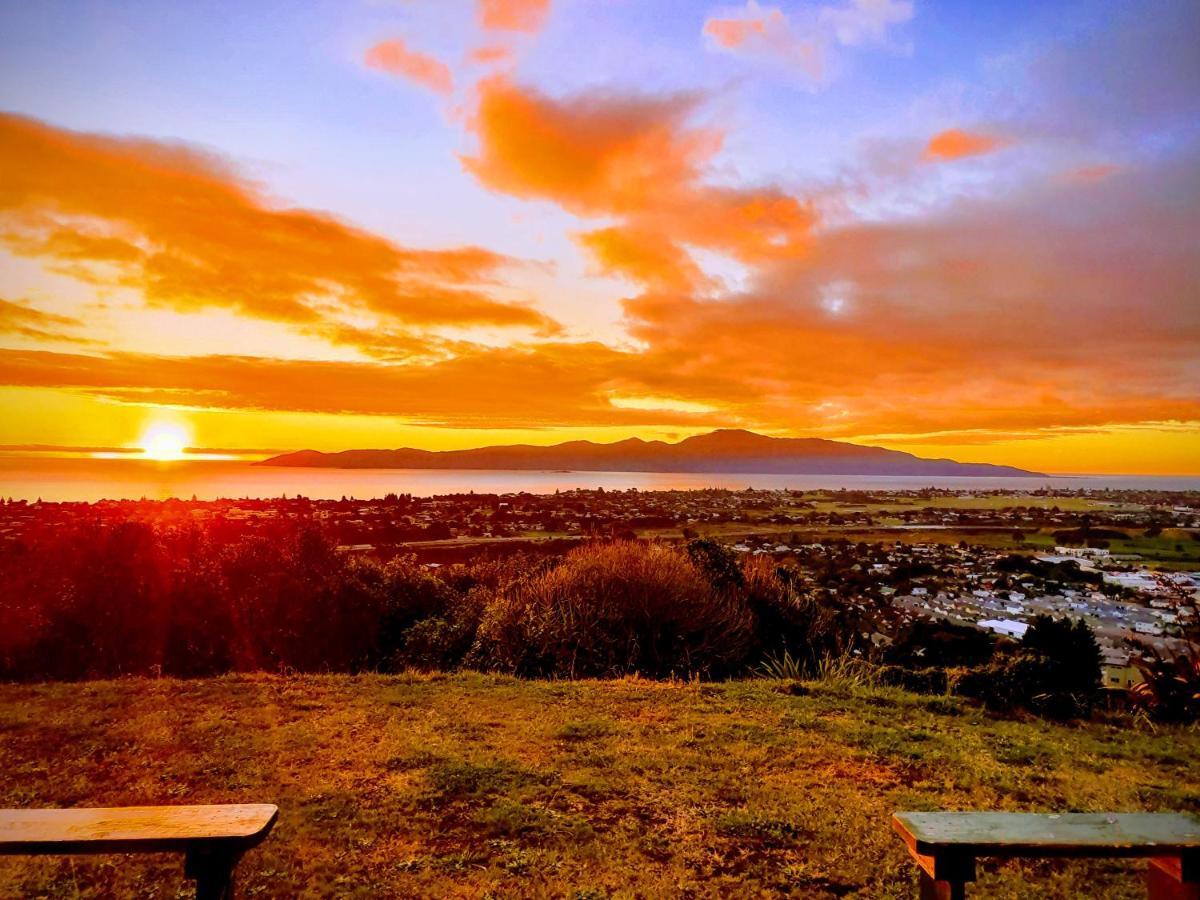 White House Bed & Breakfast Paraparaumu Ngoại thất bức ảnh